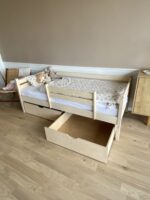 Кровать ROSTIK из березовой фанеры с ящиками и бортиком (бесцветный лак) — изображение 9