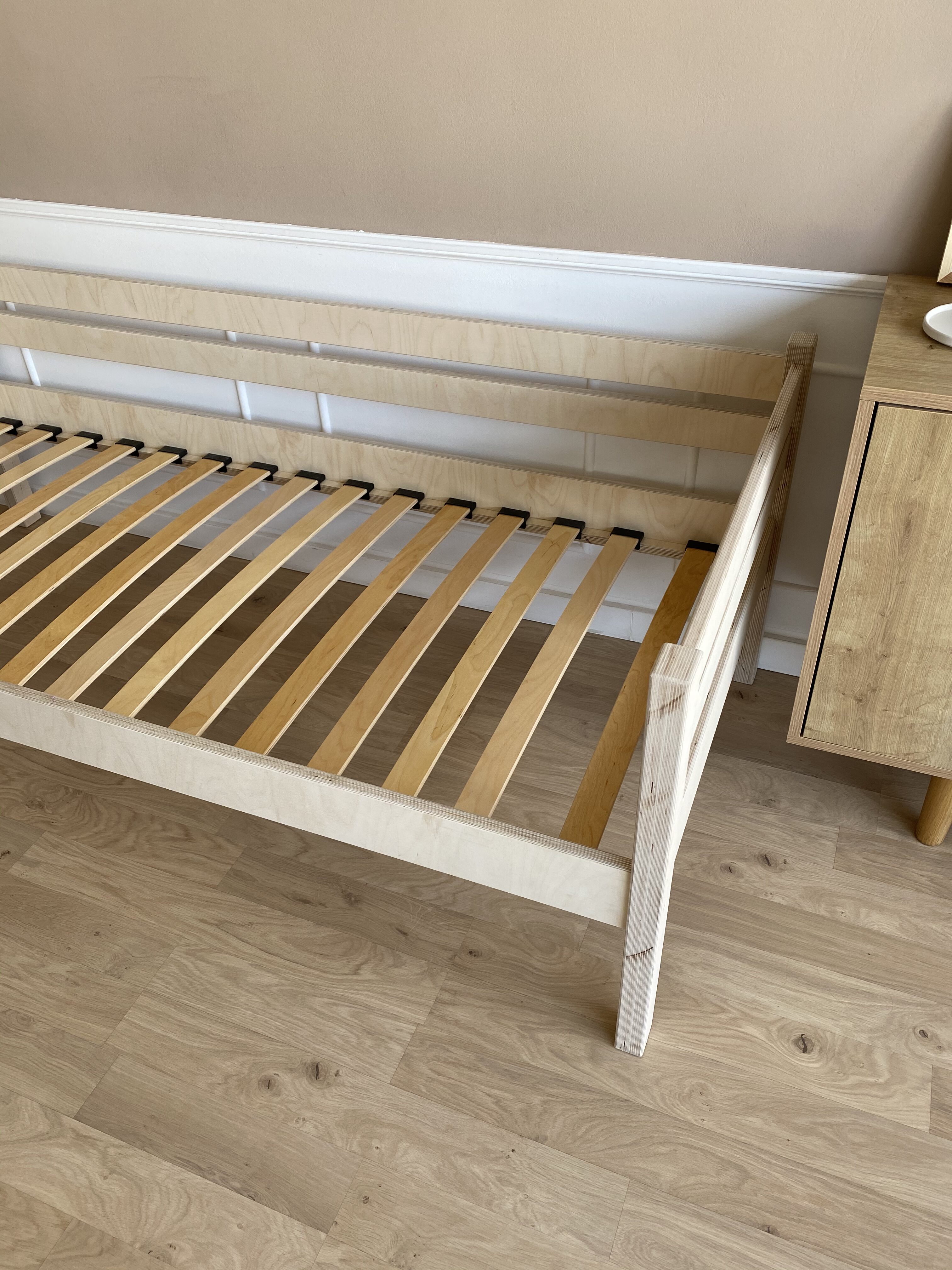 Кровать ROSTIK из березовой фанеры (бесцветный лак) (Без ЯЩИКОВ ) — изображение 9