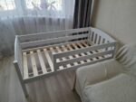 Односпальная кровать «Эрни Литтл» из массива сосны 70x140,80×160,80×180,90×200 (с лесенкой) — изображение 14