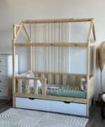 Кровать-домик из массива сосны(лак) "Киндер Люкс" с ящиками(белый) 160х80 — изображение 2