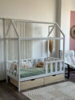 Кровать-домик из массива сосны(белый) "Киндер Люкс" с ящиками(лак) 160х80 — изображение 4