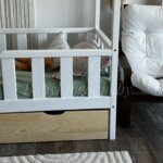 Кровать-домик из массива сосны(белый) "Киндер Люкс" с ящиками(лак) 160х80 — изображение 9