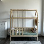 Кровать-домик из массива сосны "Киндер Люкс" 160х80(лак) — изображение 4