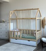 Кровать-домик из массива сосны(лак) "Киндер Люкс" с ящиками(белый) 160х80