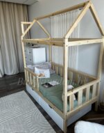 Кровать-домик из массива сосны(лак) "Киндер Люкс" с ящиками(белый) 160х80 — изображение 6