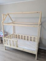 Кровать-домик из массива сосны "Киндер Люкс" 160х80(лак) — изображение 9