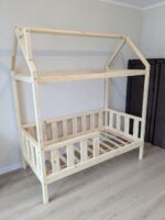 Кровать-домик из массива сосны "Киндер Люкс" 160х80(лак) — изображение 11