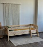 Односпальная кровать «Эрни Литтл»(лак) из массива сосны 70x140, 80x160, 80×180,90×200 (с лесенкой) — изображение 6