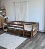 Односпальная кровать «Эрни Литтл» из массива сосны 70x140,80×160,80×180,90×200 (с лесенкой) (антик) — изображение 9