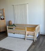 Односпальная кровать "Эрни Литтл" 70x140, 80×160,80×180,90×200 (с лесенкой )(лак+белые ящики ) — изображение 2