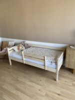 Кровать ROSTIK из березовой фанеры c бортиком (лак)  (Без ЯЩИКОВ ) — изображение 4