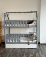 Двухъярусная кровать "Грейси  Домик "из массива сосны с ящиками (серый цвет + белый цвет) — изображение 5