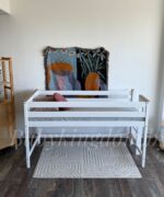 Кровать чердак "Лина" из массива сосны (комби цвет) — изображение 4