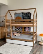 Двухъярусная кровать-домик "Мальта"(антик) из массива сосны 80x180, 90Х200 (с ящиками белый цвет) — изображение 2