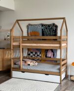 Двухъярусная кровать-домик "Мальта"(антик) из массива сосны 80x180, 90Х200 (с ящиками белый цвет)