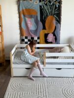 Односпальная кровать Марта»(комби цвет:лак+белый) с белыми ящиками — изображение 6